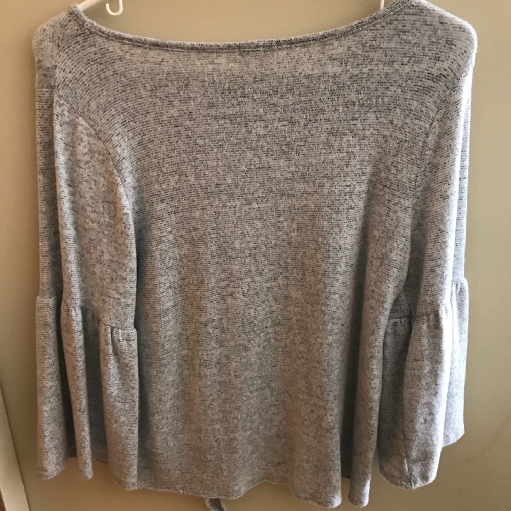 Gray top - Picture 3 of 3